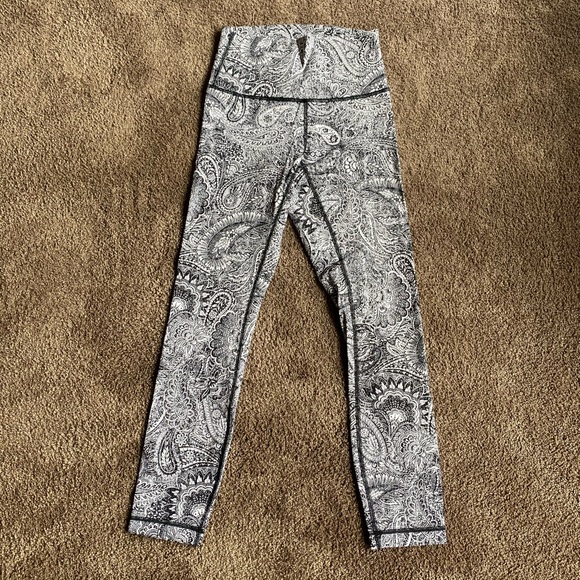 Lululemon paisley print leggings - Picture 2 of 5